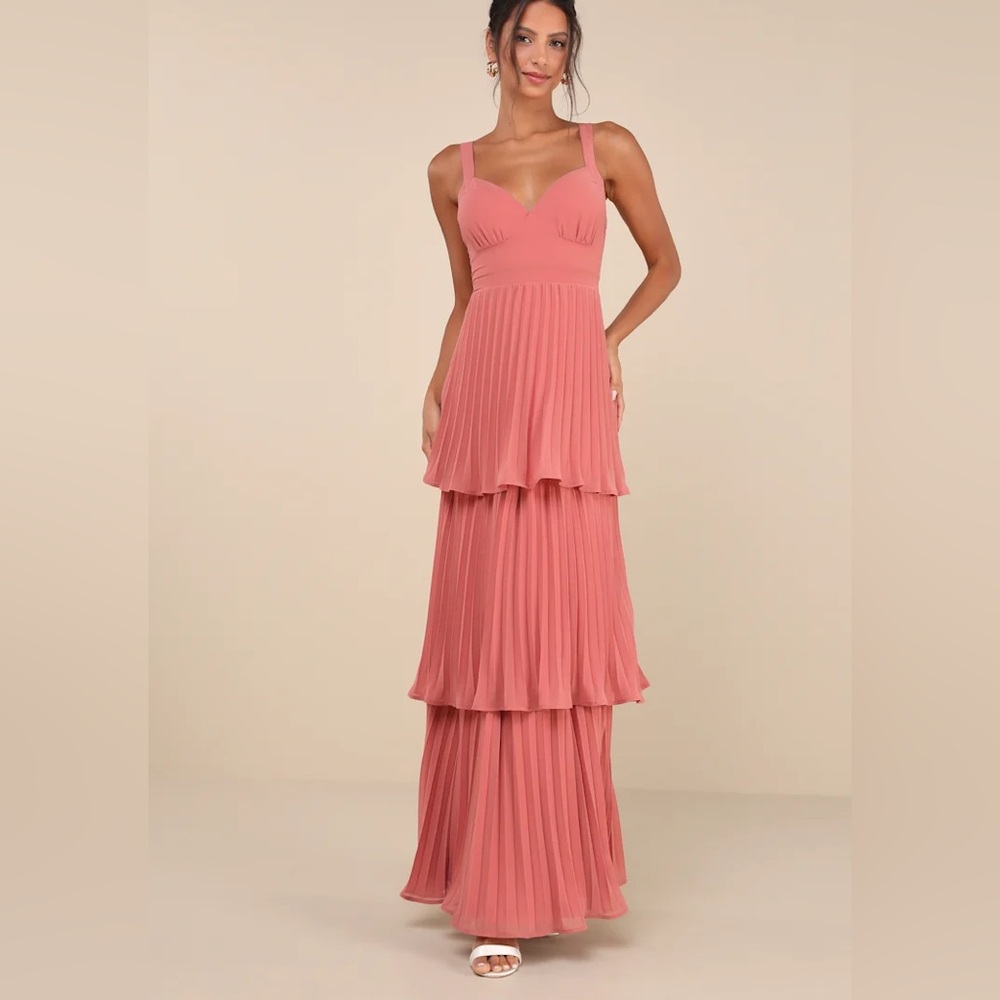Lulu’s sz M Luxe Perfection Pleated Tiered Backless Maxi Dress in Rusty Rose